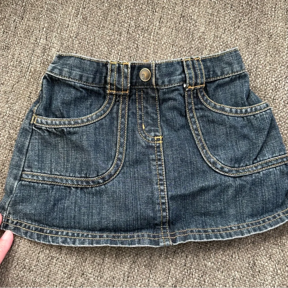 Gymboree Girls Denim Skirt with Cupcake Appliqués on Back pockets 3T Toddler